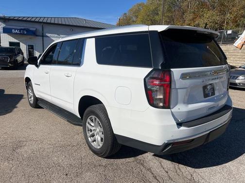 2023 Chevrolet Suburban LT