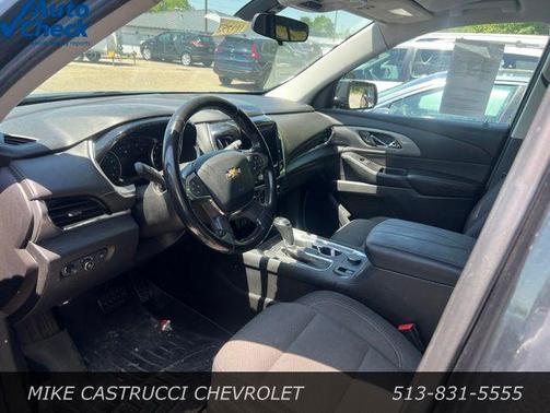 Graphite Metallic 2018 Chevrolet Traverse LT Cloth
