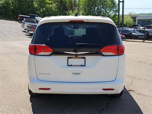 2023 Chrysler Voyager LX
