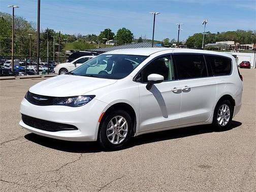 2023 Chrysler Voyager LX