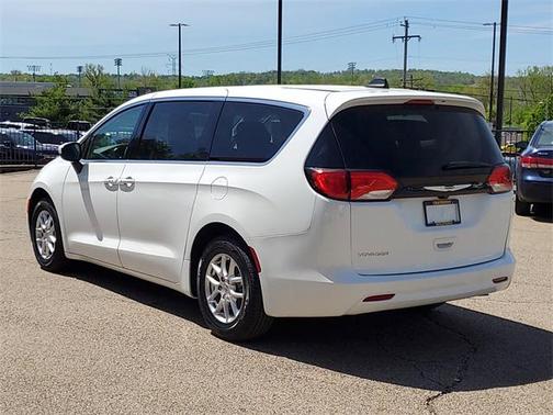 2023 Chrysler Voyager LX