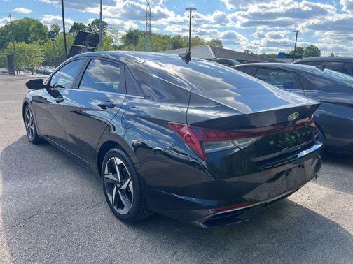 Phantom Black 2023 Hyundai ELANTRA Limited