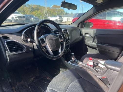 2013 Chrysler 200 Touring