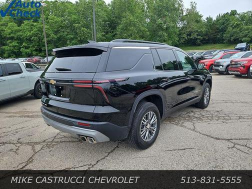 Mosaic Black Metallic 2026 Chevrolet Traverse LT