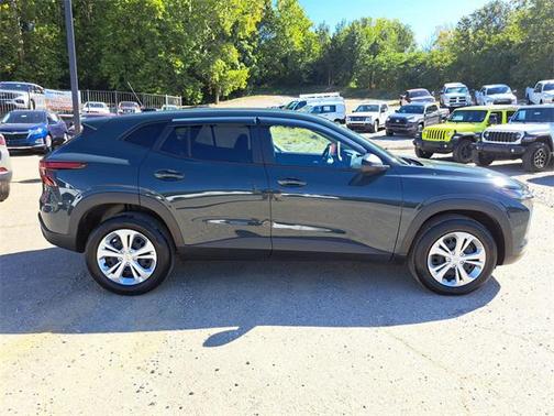 2025 Chevrolet Trax LS