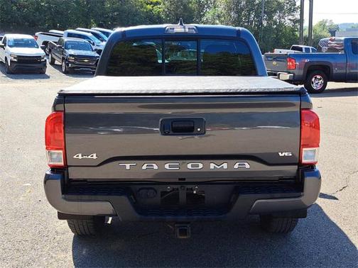 2016 Toyota Tacoma SR