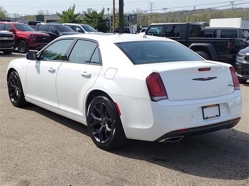 2022 Chrysler 300 S