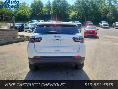 Bright White Clearcoat 2025 Jeep Compass Latitude
