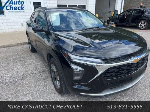 Mosaic Black Metallic 2024 Chevrolet Trax LT