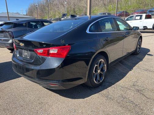 Mosaic Black Metallic 2023 Chevrolet Malibu FWD 1LT
