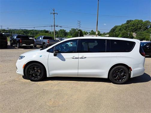 2024 Chrysler Pacifica Hybrid S Appearance Pkg