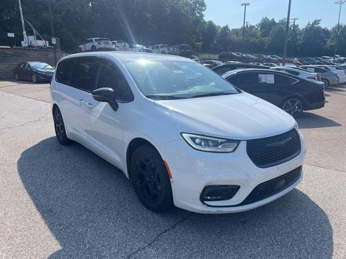2024 Chrysler Pacifica Hybrid S Appearance Pkg