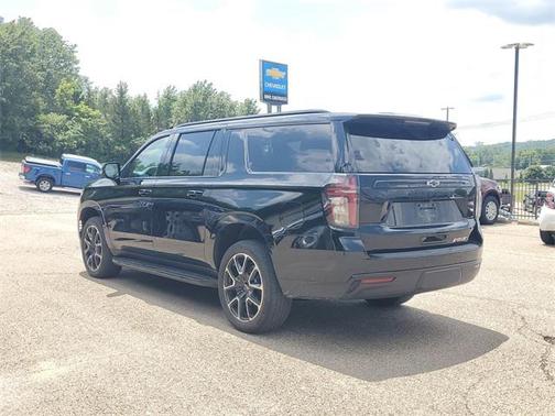 2023 Chevrolet Suburban RST
