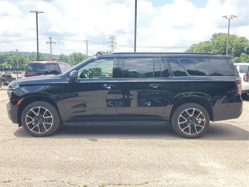 2023 Chevrolet Suburban RST