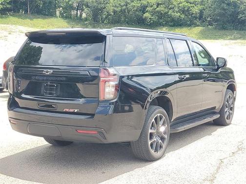 2023 Chevrolet Suburban RST