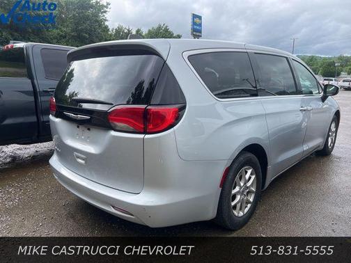 Silver Mist Clearcoat 2023 Chrysler Voyager LX
