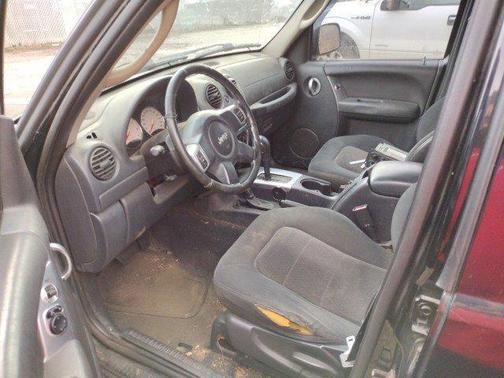 Photo 5 of 10 of 2004 Jeep Liberty Limited