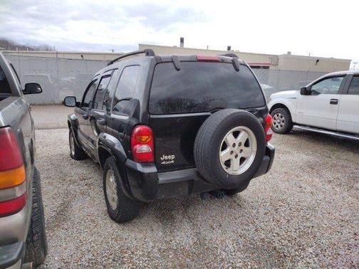 Photo 4 of 10 of 2004 Jeep Liberty Limited