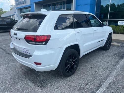 2022 Jeep Grand Cherokee Laredo
