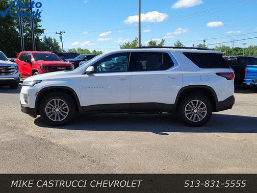 Summit White 2023 Chevrolet Traverse LT Cloth