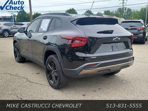 Mosaic Black Metallic 2025 Chevrolet Trax FWD ACTIV