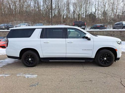 2024 Chevrolet Suburban LT