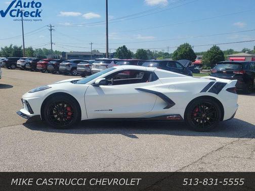 Arctic White 2024 Chevrolet Corvette Stingray w/2LT