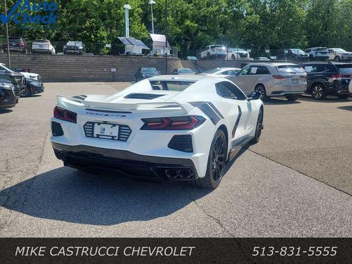 Arctic White 2024 Chevrolet Corvette Stingray w/2LT