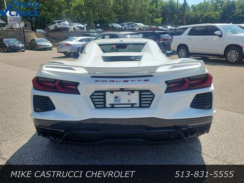 Arctic White 2024 Chevrolet Corvette Stingray w/2LT