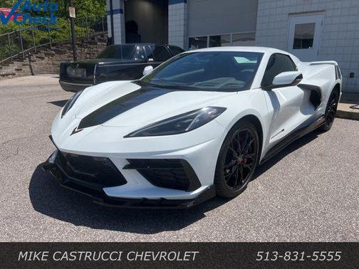 Arctic White 2024 Chevrolet Corvette Stingray w/2LT