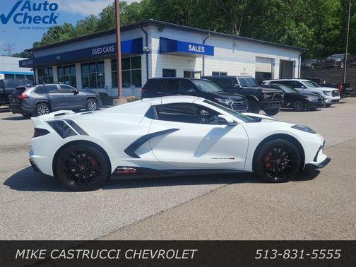 Arctic White 2024 Chevrolet Corvette Stingray w/2LT
