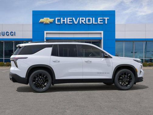 Polar White Tricoat 2026 Chevrolet Traverse LT