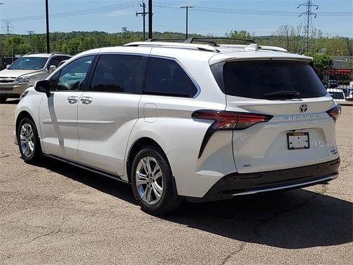 2022 Toyota Sienna Platinum 7 Passenger