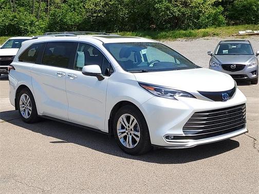 2022 Toyota Sienna Platinum 7 Passenger