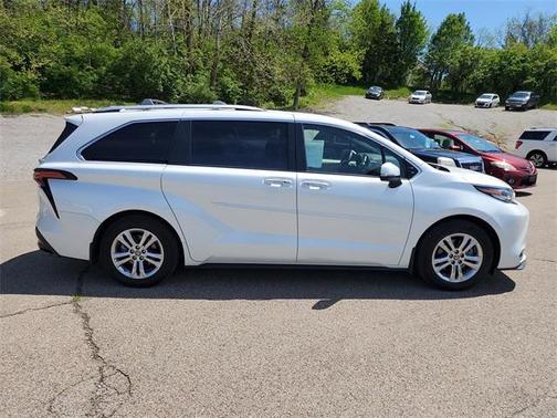 2022 Toyota Sienna Platinum 7 Passenger