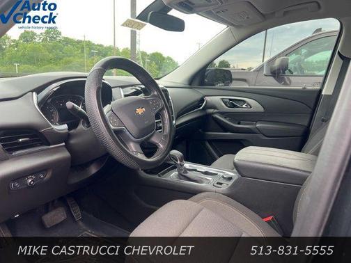 Graphite Metallic 2021 Chevrolet Traverse LT Cloth