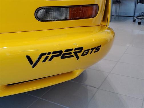 2002 Dodge Viper GTS