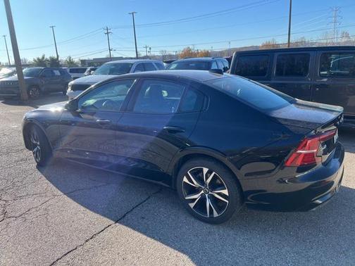 2024 Volvo S60 B5 Core Dark Theme