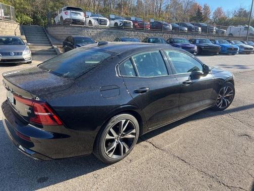 2024 Volvo S60 B5 Core Dark Theme