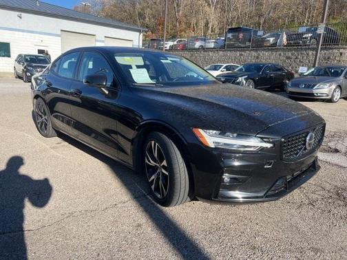 2024 Volvo S60 B5 Core Dark Theme