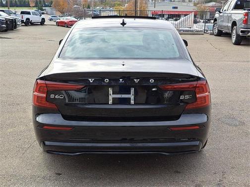 2024 Volvo S60 B5 Core Dark Theme