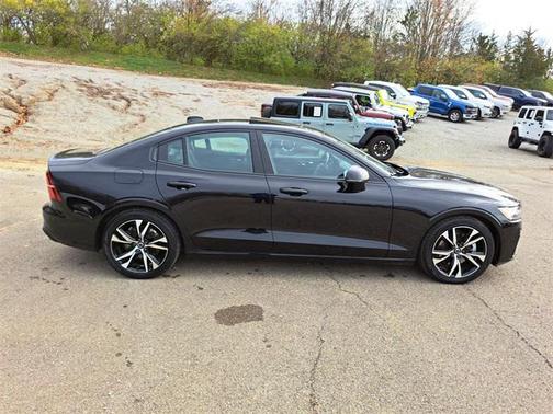 2024 Volvo S60 B5 Core Dark Theme