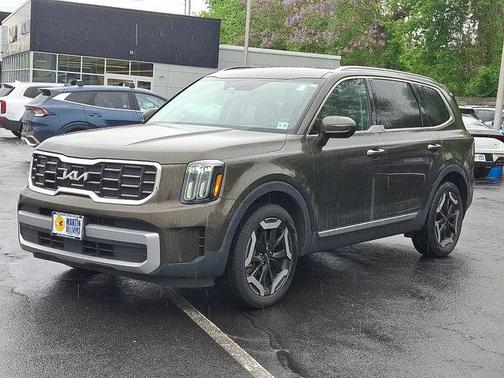 Dark Moss 2023 Kia Telluride S