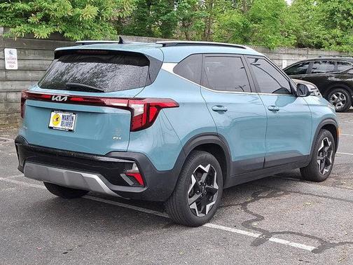 Pluton Blue 2024 Kia Seltos EX
