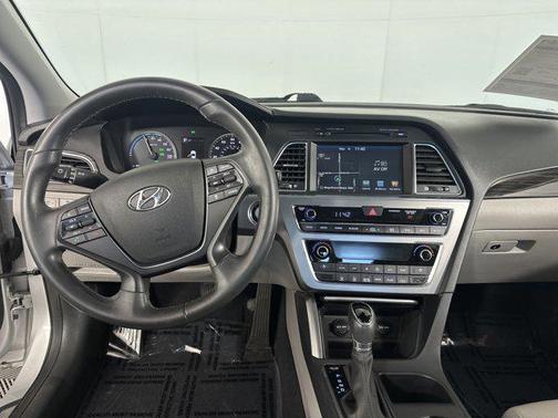 2017 Hyundai SONATA Hybrid Limited