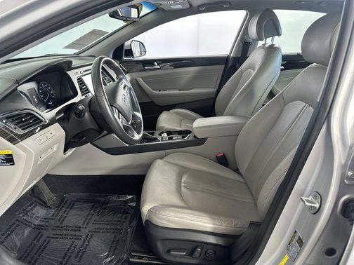 2017 Hyundai SONATA Hybrid Limited
