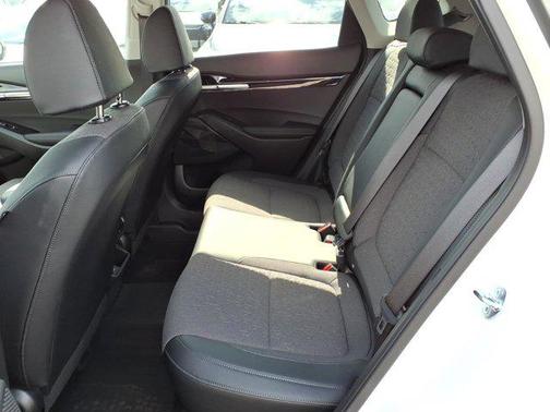 Clear White/Black Roof 2026 Kia Seltos S