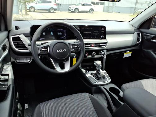 Fusion Black 2026 Kia Seltos LX