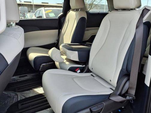 2025 Kia Carnival Hybrid EX