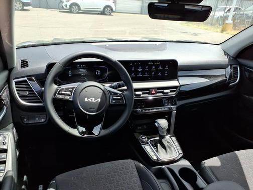 Fusion Black 2026 Kia Seltos S